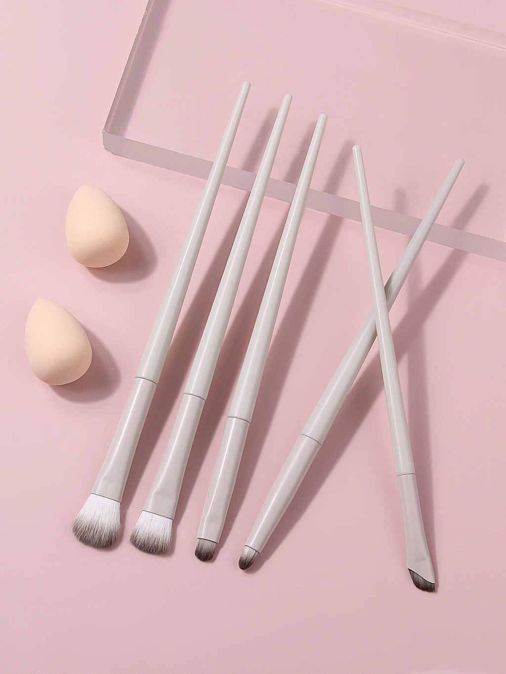 7Pcs Eyeshadow Brush Kit With Cosmetic Sponge Soft Eye Makeup Brushes For Blending Shading Eyebrow Eyeliner Cosmetic Accessories Vue