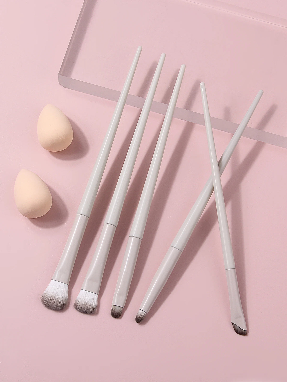 7Pcs Eyeshadow Brush Kit With Cosmetic Sponge Soft Eye Makeup Brushes For Blending Shading Eyebrow Eyeliner Cosmetic Accessories Vue