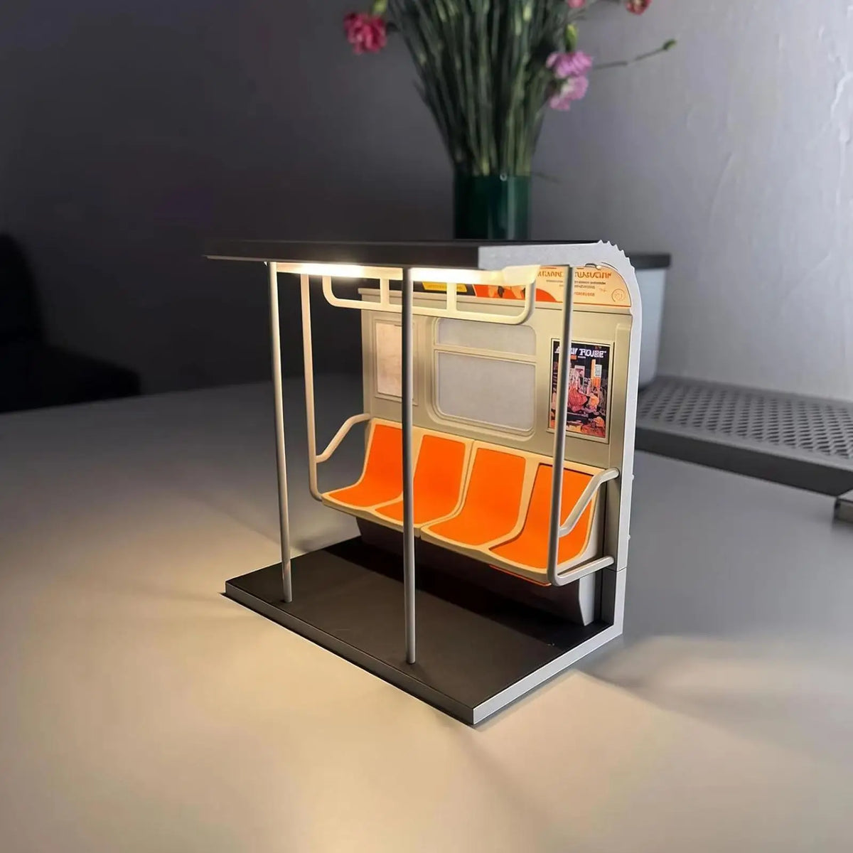 Subway Train Light, Retro LED Car Model Nightlight - Train Table Lamp with 3 Replaceable Posters for Bedside Dorm Apartment Vue