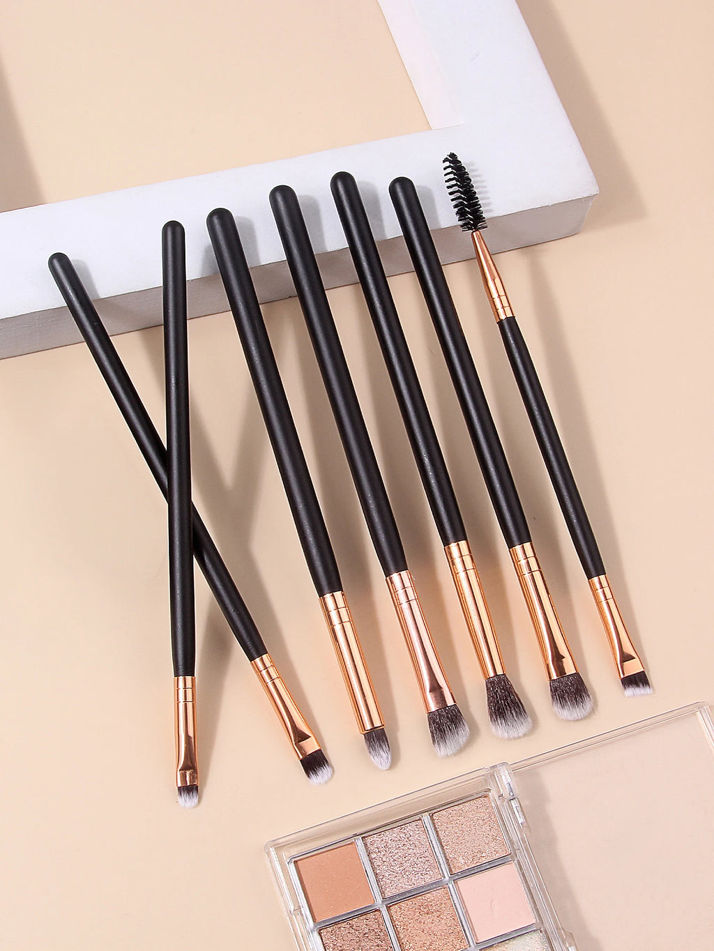 8Pcs Makeup Brushes with Triangle Powder Puff, Soft Fluffy Makeup Tools Cosmetic Eye Shadow Blending Beauty Make Up Brush Set Vue
