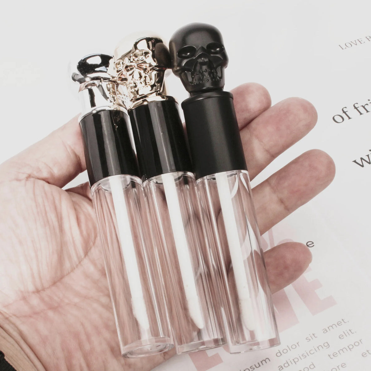 Custom Lip Gloss Tubes Unique Skull New Design Round Bottle Makeup Applicator Plastic Cosmetic Empty Lip Oil Package 50pcs Bulk Vue