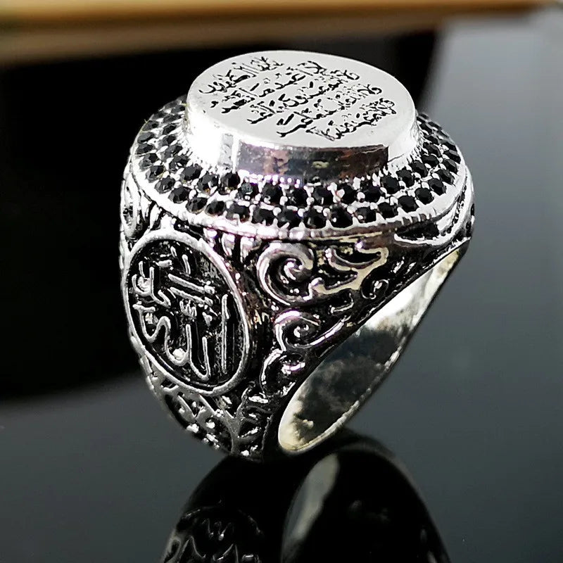 Huitan Gothic Punk Black Stone Statement Ring | Unisex Sizes 5–14 Gothic Statement Ring Vue
