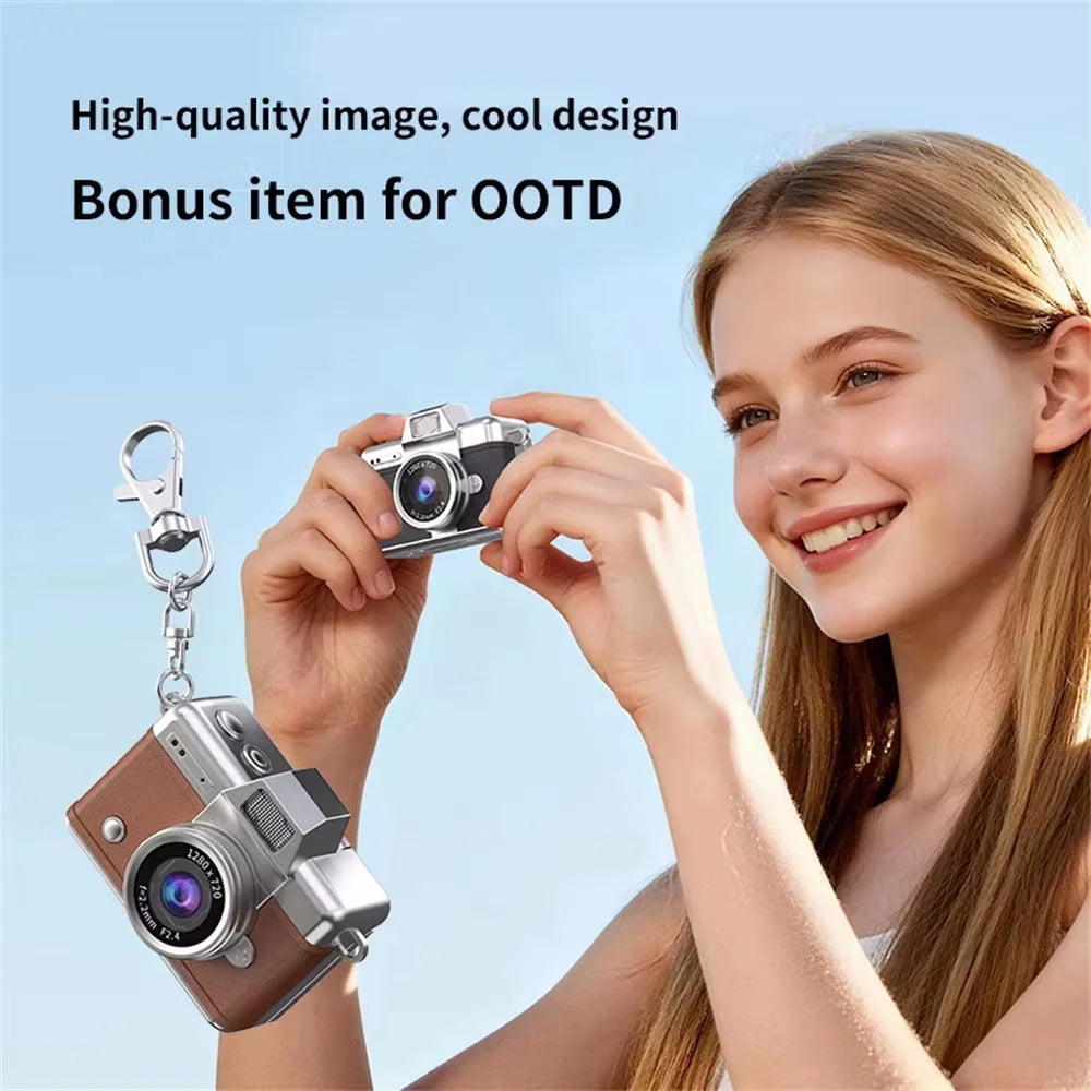 Palm-Sized Mini Digital Camera 180° Flip Selfie Screen with Flashlight Multiple Filters Keychain Portable Digital Camera Vue