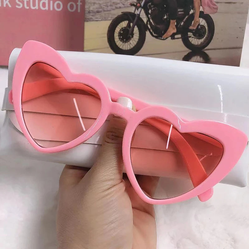 1PCS New Ladies Sexy Eye Love Heart Sunglasses Retro Big Frame Personality Sunglasses Protection Eyewear Vue Pink