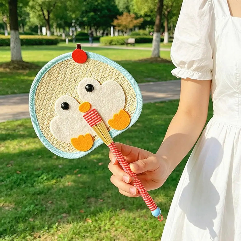 Compact Penguin Hand-Woven Fan Cartoon Cute Cattail Fan Lightweight Portable Hand Braided Fan School/Office Vue