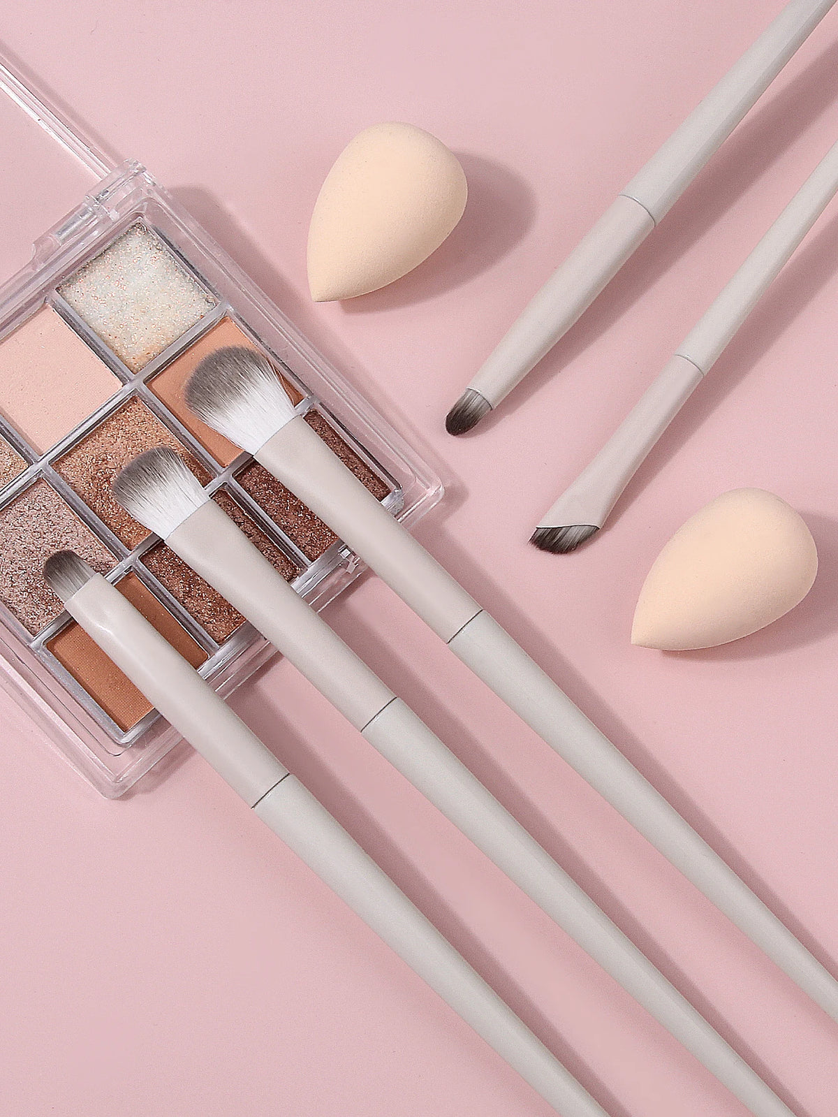 7Pcs Eyeshadow Brush Kit With Cosmetic Sponge Soft Eye Makeup Brushes For Blending Shading Eyebrow Eyeliner Cosmetic Accessories Vue