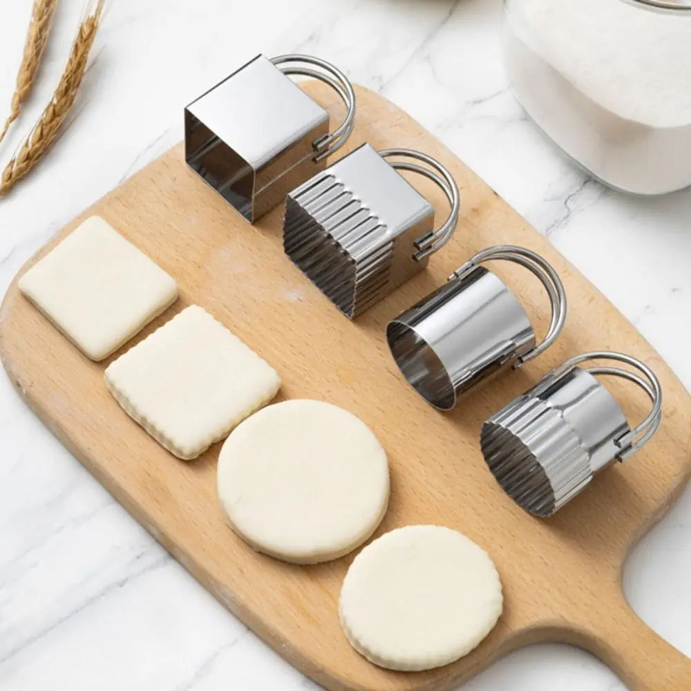 5pcs Square/Round Stainless Steel Cookie Cutter Set Lace/Straight Edge with Handle Biscuit Mold DIY 5 Sizes Sandwich Mold Vue
