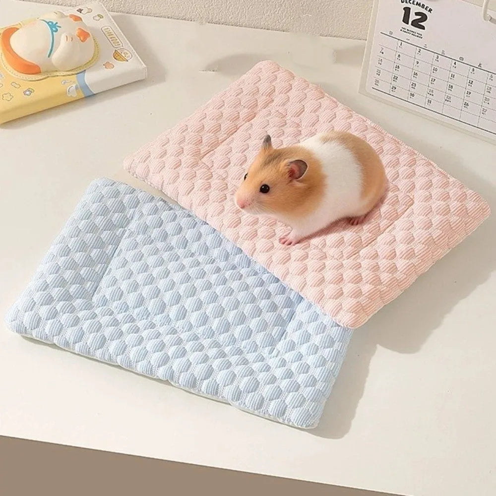 Pet Supplies Soft Hamster Cooling Mat Breathable Non-slip Guinea Pig Bed Pad Comfortable Ice Silk Pad Pet Sleeping Mat Cage Mat Vue