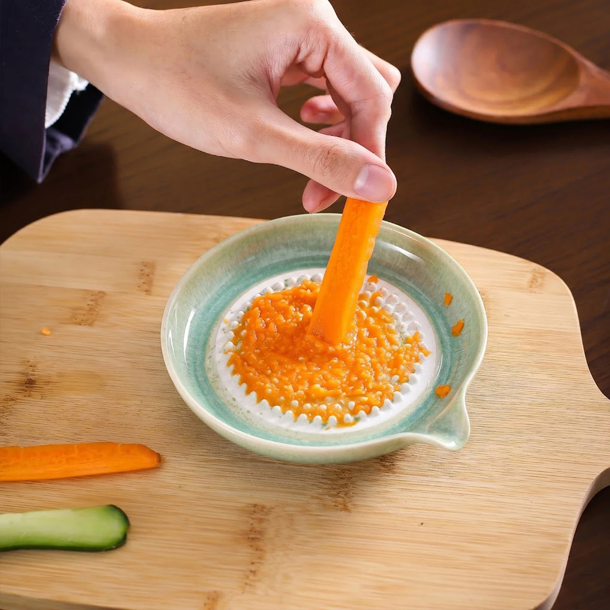 Ceramic Handheld Grater Plate – Ginger, Garlic & Spice Grinder Ceramic Grater Plate Vue