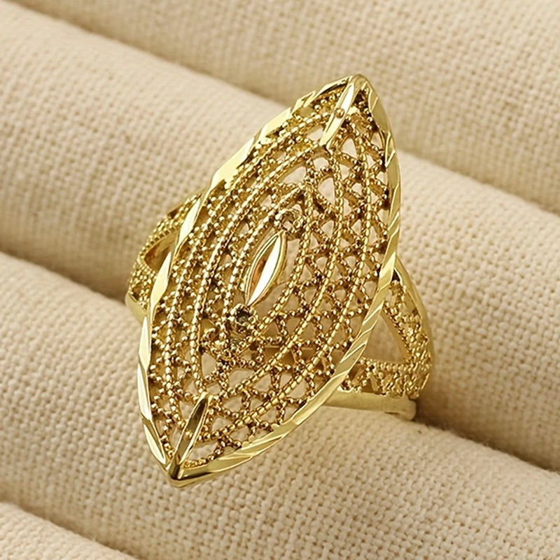 Huitan Gold Marquise Hollow Ring – Luxury Wedding Band for Women Fashion Ring Vue
