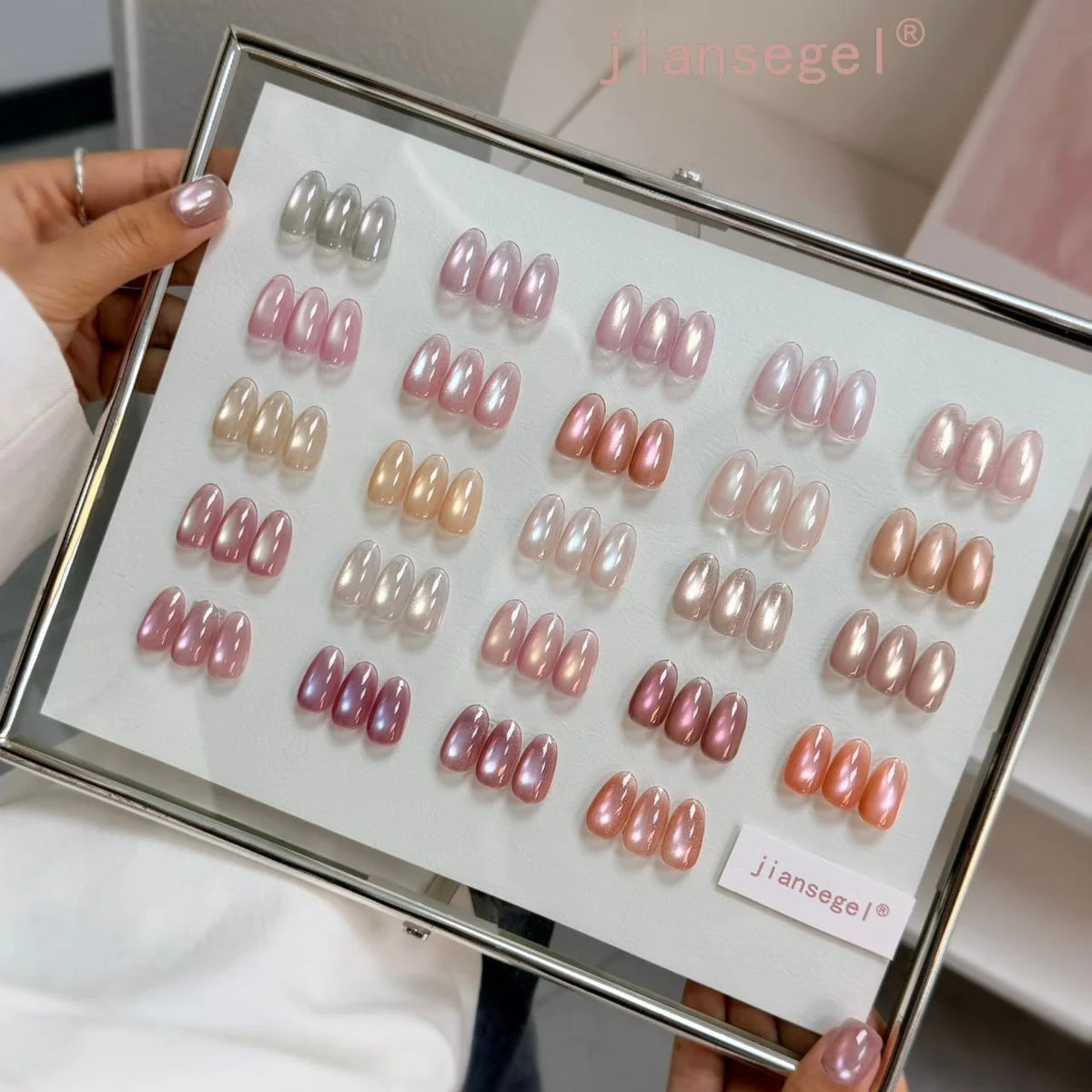 24 Color Silk Nude Cat Eye Gel Nail Polish Set, Soft Matching Colors, Includes Color Chart, Perfect for Beauty Salon Display Vue