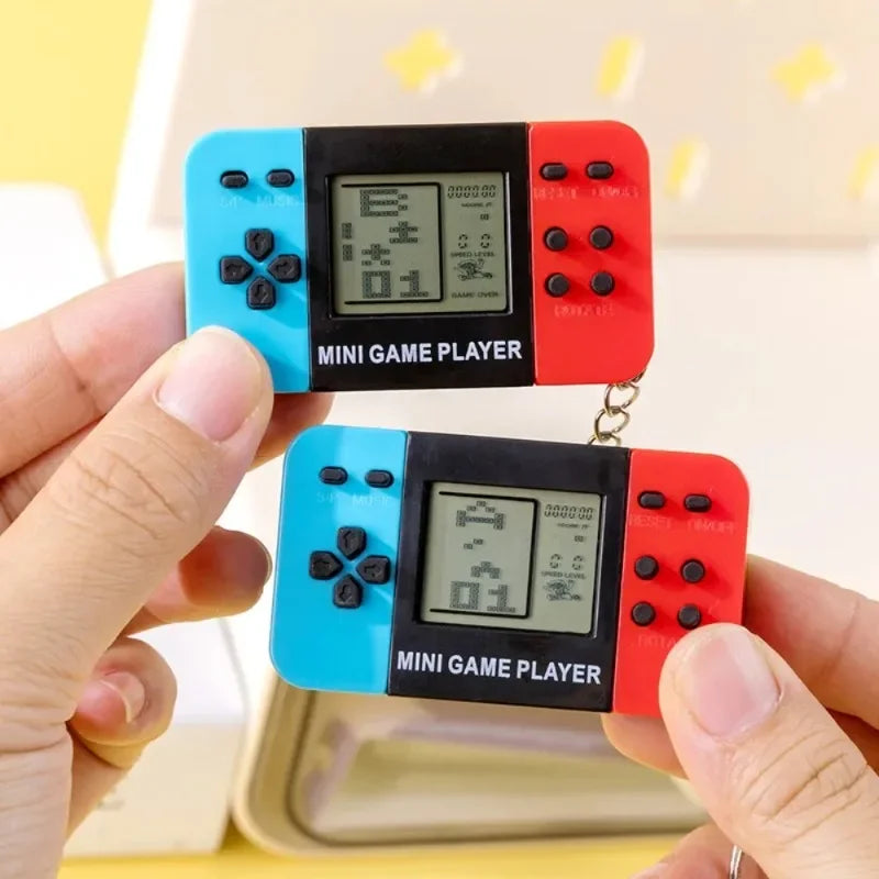 Retro Tetris Game Console Keychain Dual Color Handheld Electronic Game Player Classic Pocket Toy for Backpack Purse Key Ring Vue