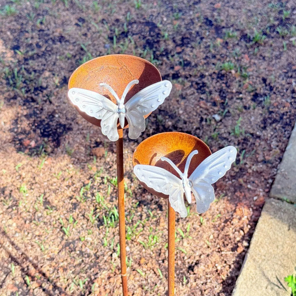Rustic Metal Bird Bath with Ground Stakes – Garden Decor Metal Bird Bath Vue