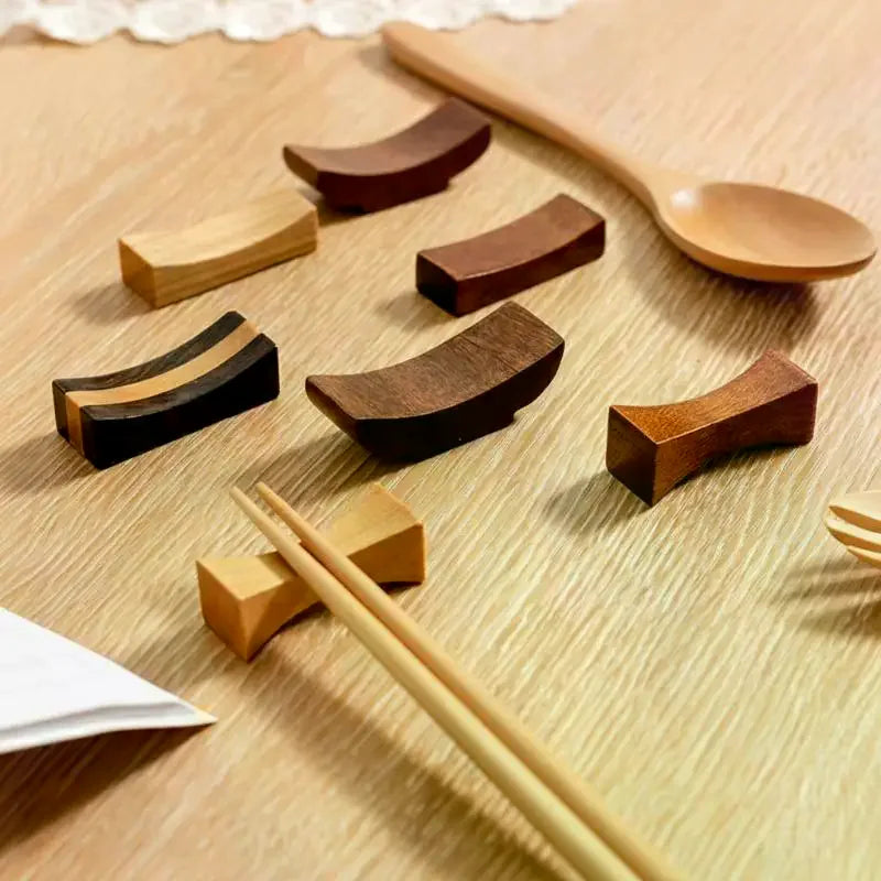 Creative Japanese Chopsticks Holder Wooden Chopstick Pillow Spoon Fork Knife Stand Table Decor Chopstick Rest Tableware Holder Vue