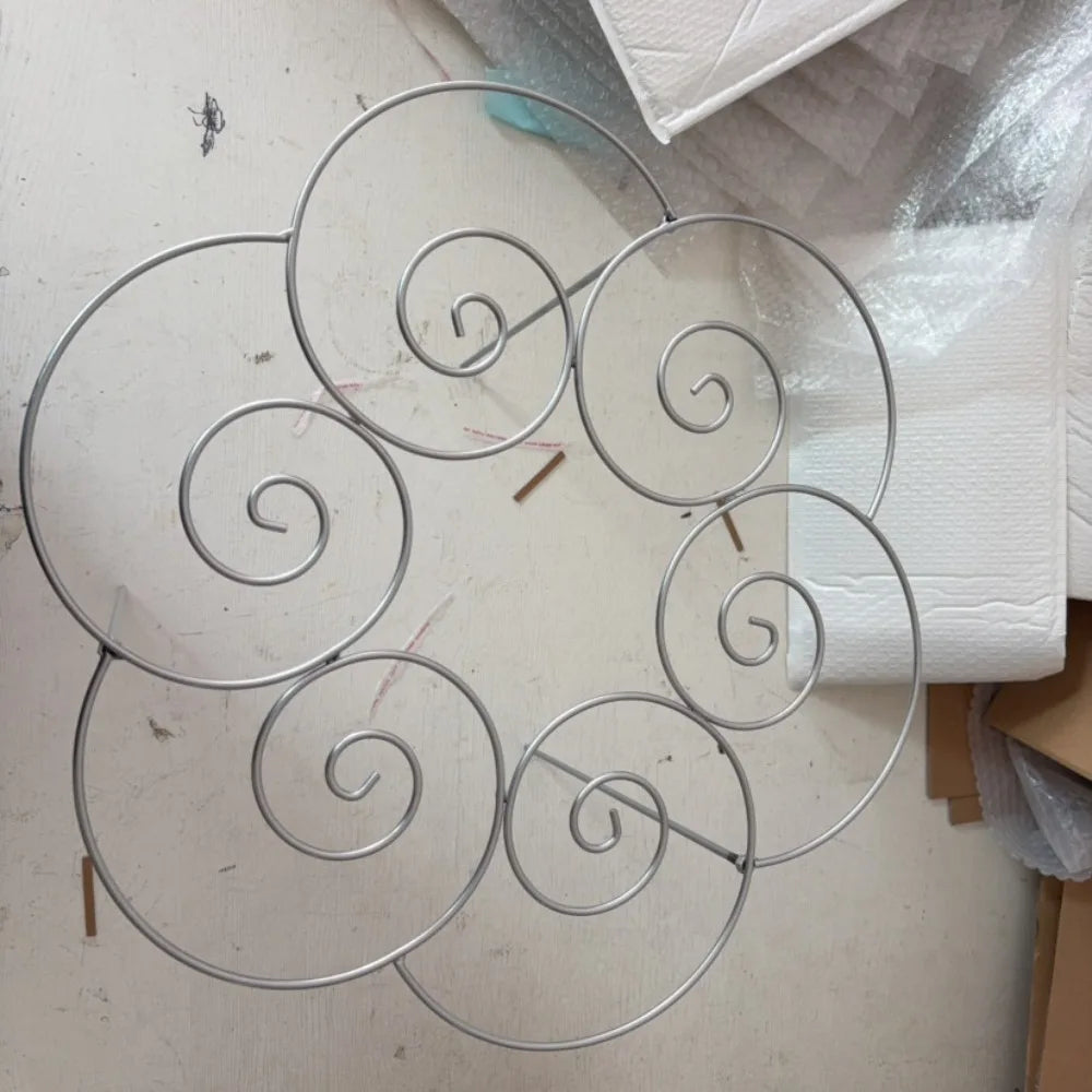 Flower Shaped Metal Plant Support Ring Weather-Resistant Anti Lodging Grow Through Ring Bracket Rust-Proof Iron Art Vue M