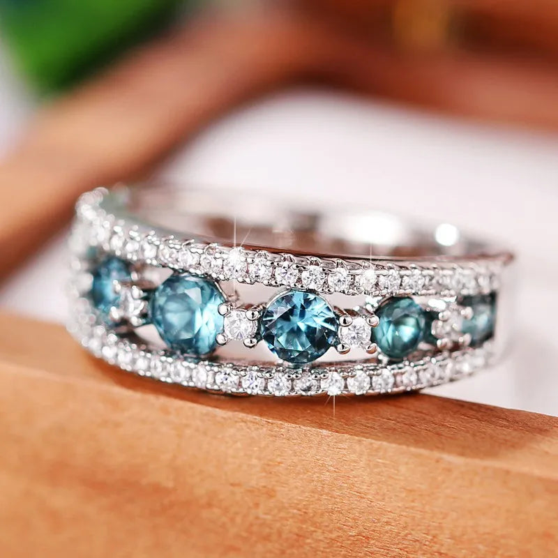 Huitan Blue CZ Ring for Women – Sparkling Cubic Zirconia Band CZ Fashion Ring Vue