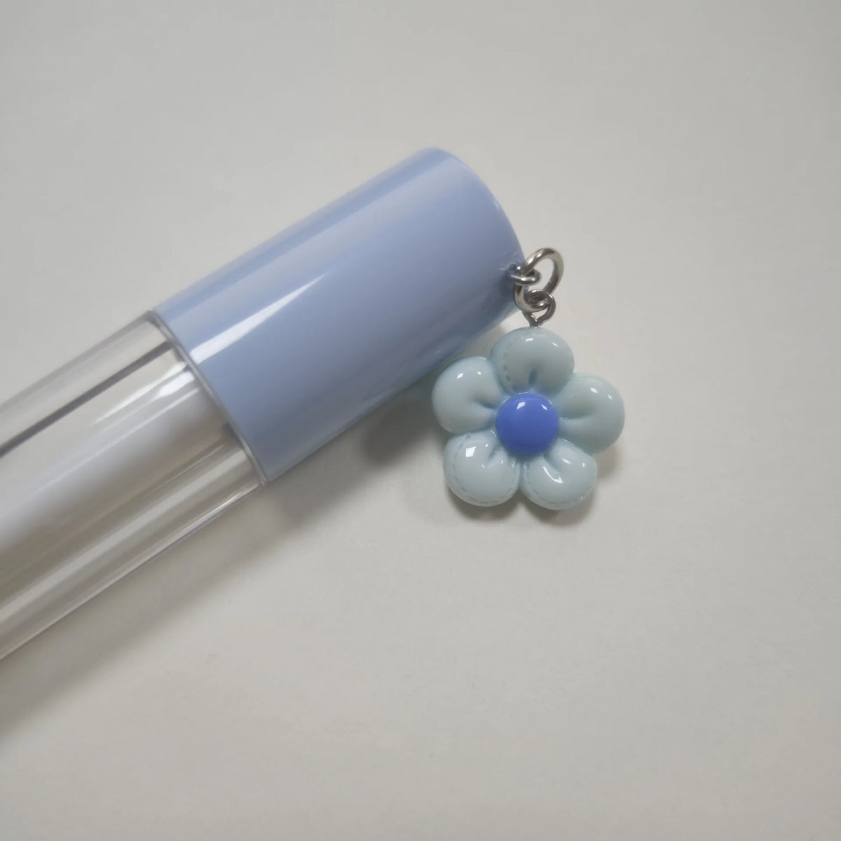 6ml Cute Lipgloss Tube Custom Logo Plastic Lip Gloss Tubes with Pendant and Brush Lip Glaze Cosmetic Packaging Wholesale Vue blue 20pcs
