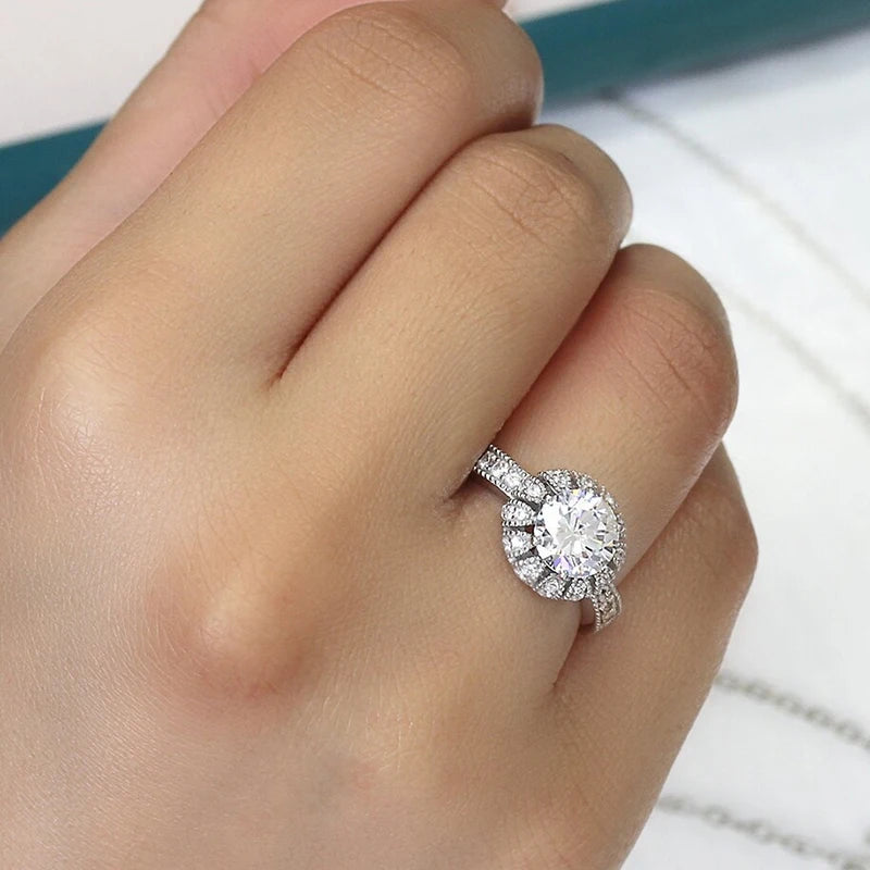 Huitan Cubic Zirconia Wedding Ring for Women | Trendy CZ Band Wedding Band Ring Vue